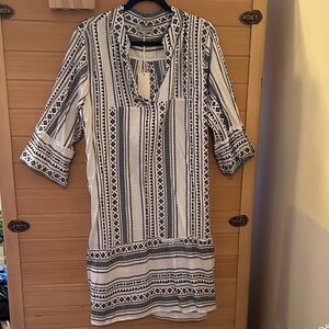 Black & White Geo-Print V-Neck Cover Up/Dress